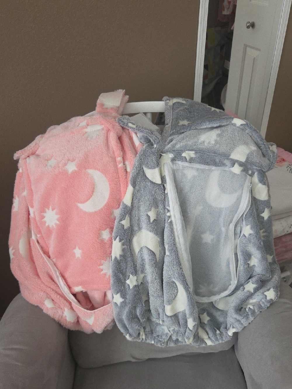 Cozy Moon & Star Hooded Plush Car Seat Covers - Pink and Gray